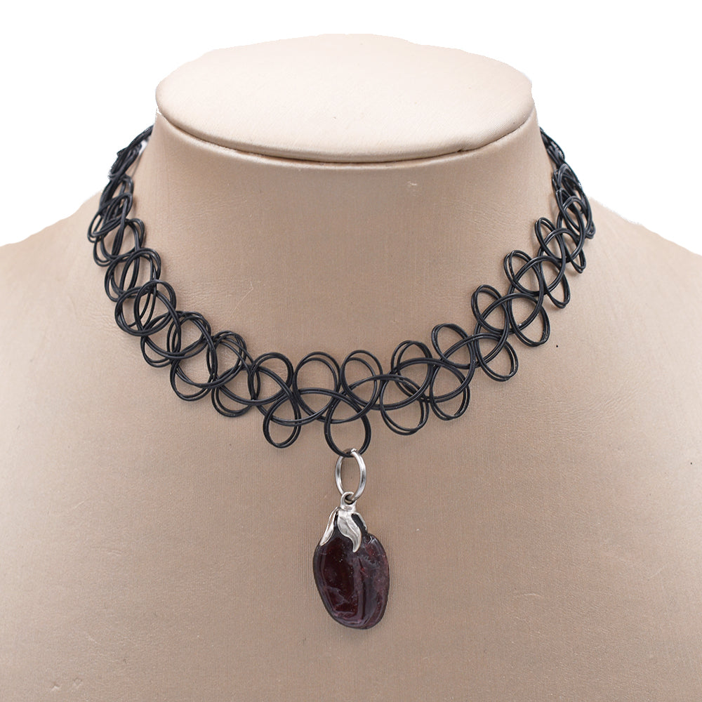 Choker con ciondolo in Granato
