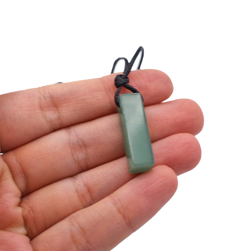 Ciondolo a punta in Avventurina con cordino nero in tessuto