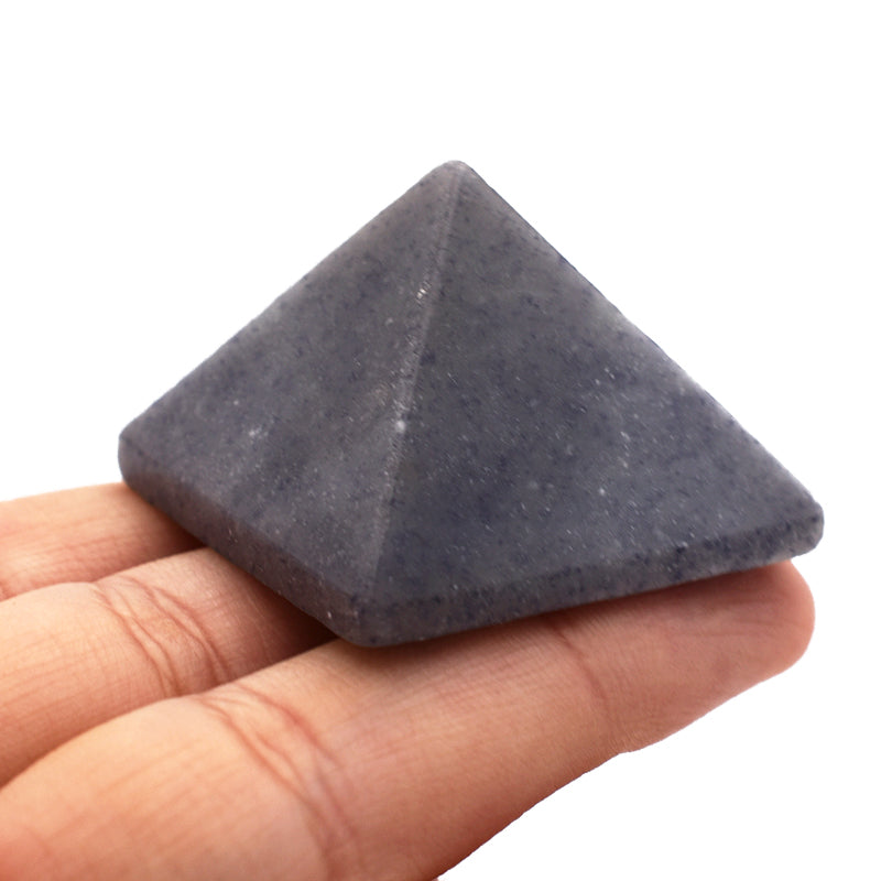 Piramide in Sodalite