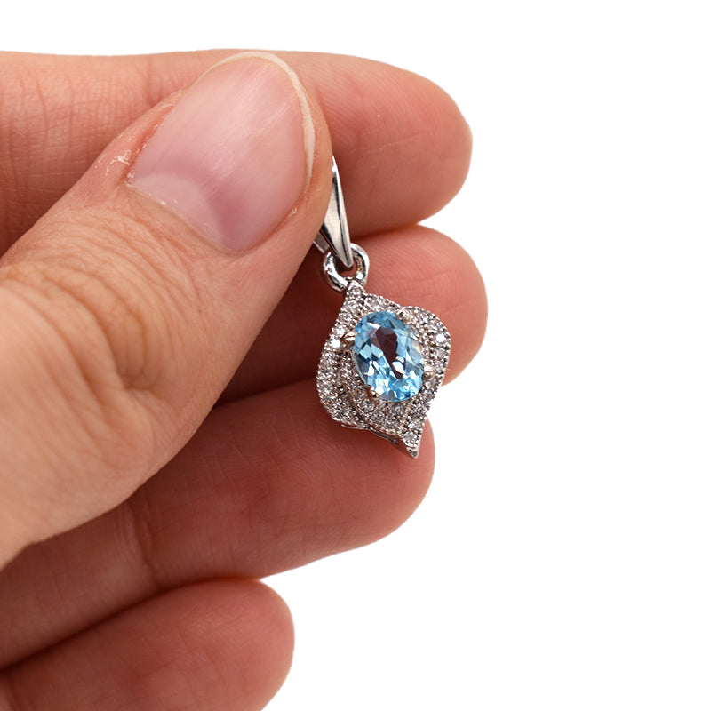 Ciondolo in Topazio Azzurro con Zirconi