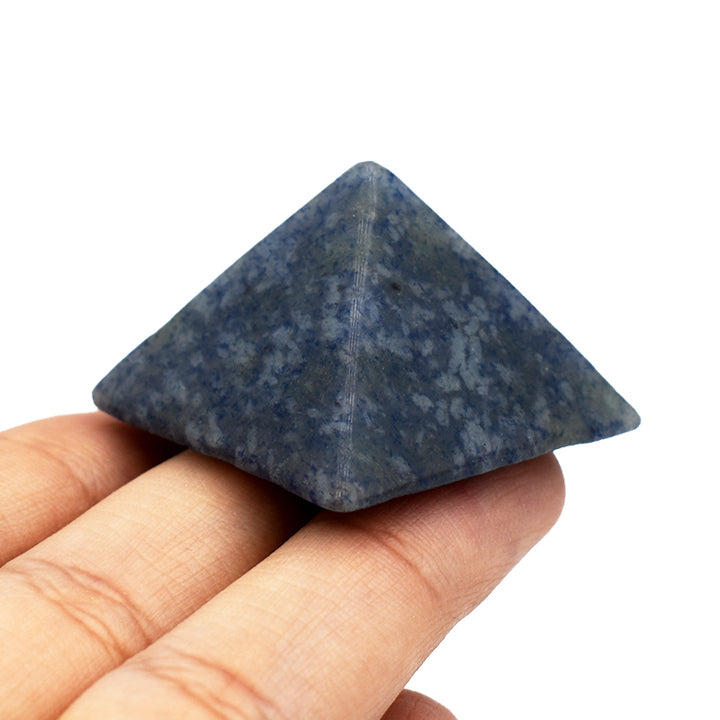Piramide in Sodalite